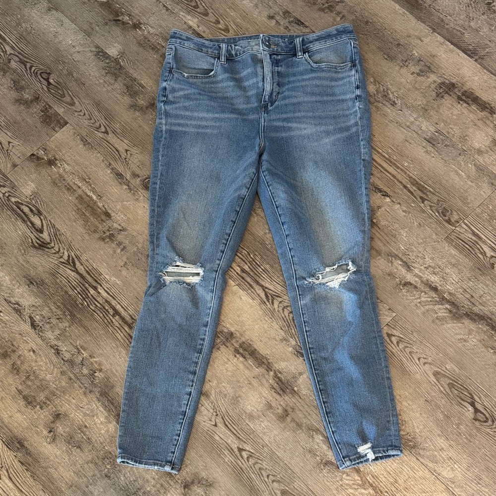 American Eagle Outfitters Light Blue Distressed Skinny Jeans